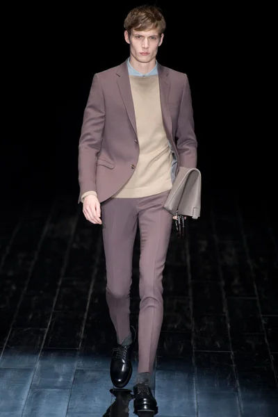 Look 13